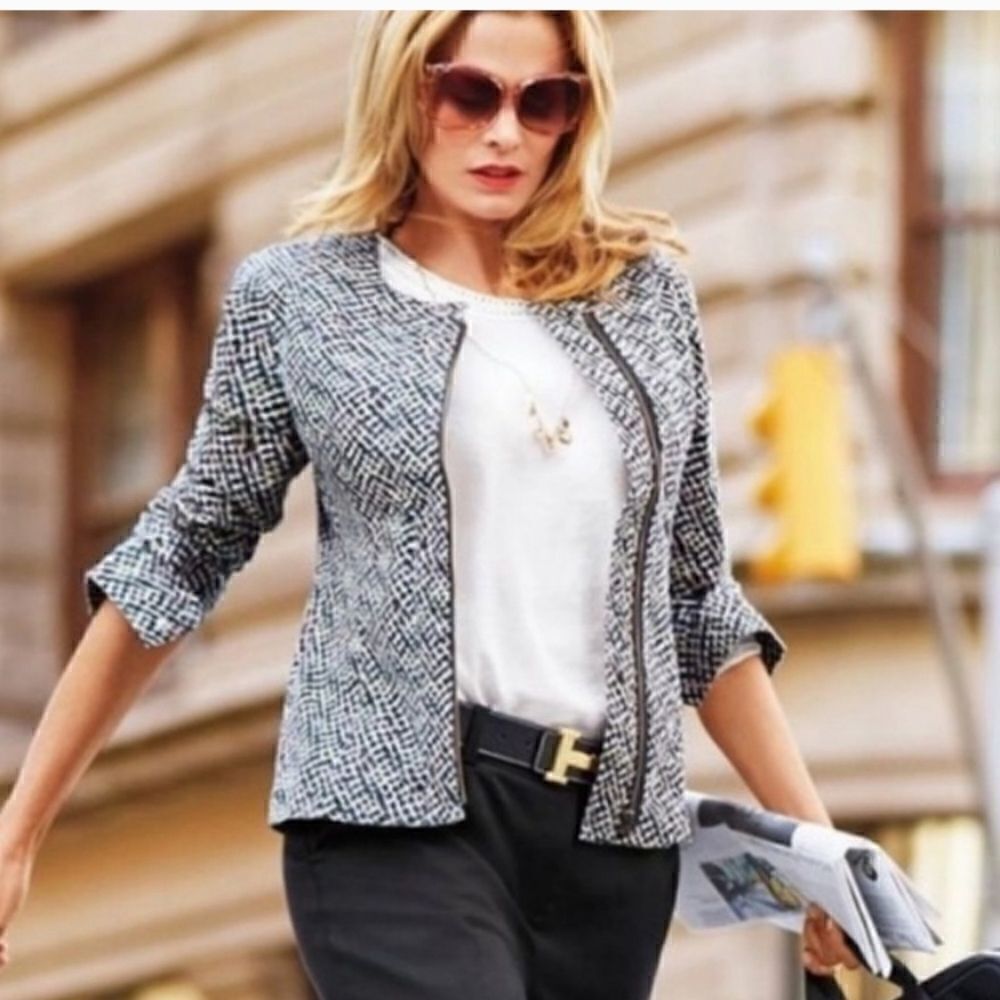 CAbi light weight zip up jacket/blazer sz m. Like new!